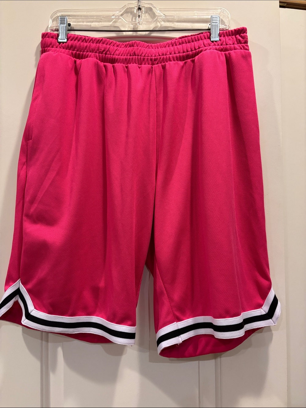 Large Unisex Bball Mesh Shorts in Hot Pink. 2 zipper pockets.